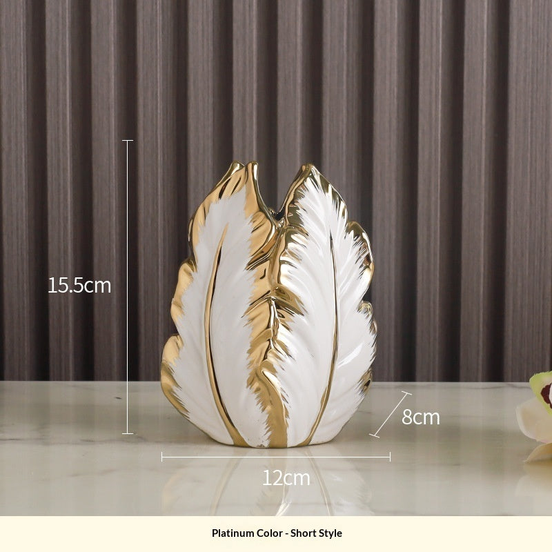 Short white and gold leaf-shaped ceramic vase, 15.5 cm high